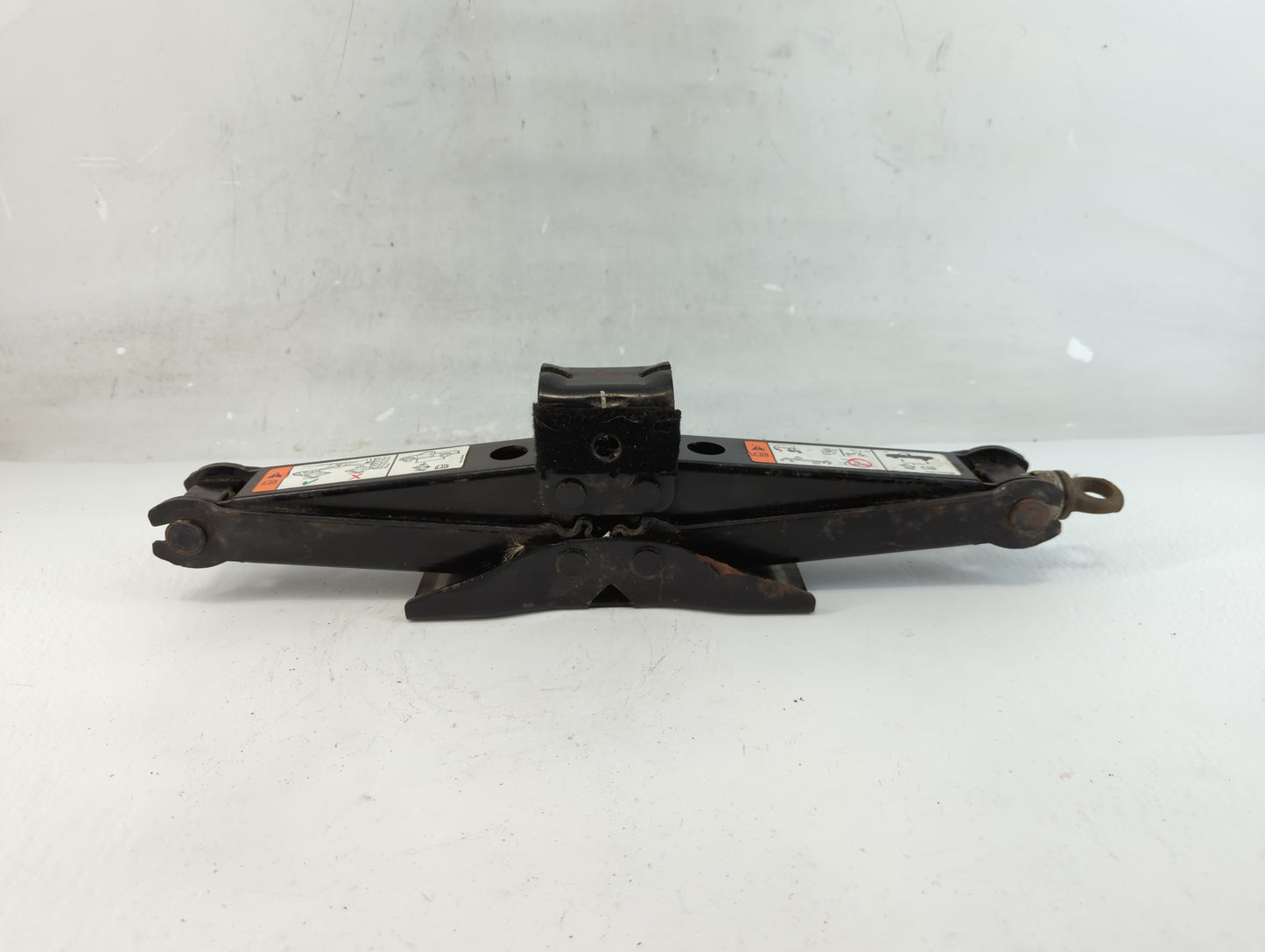 2008 Ford F-150 Spare Scissor Car Jack 1081840 - Oemusedautoparts1.com