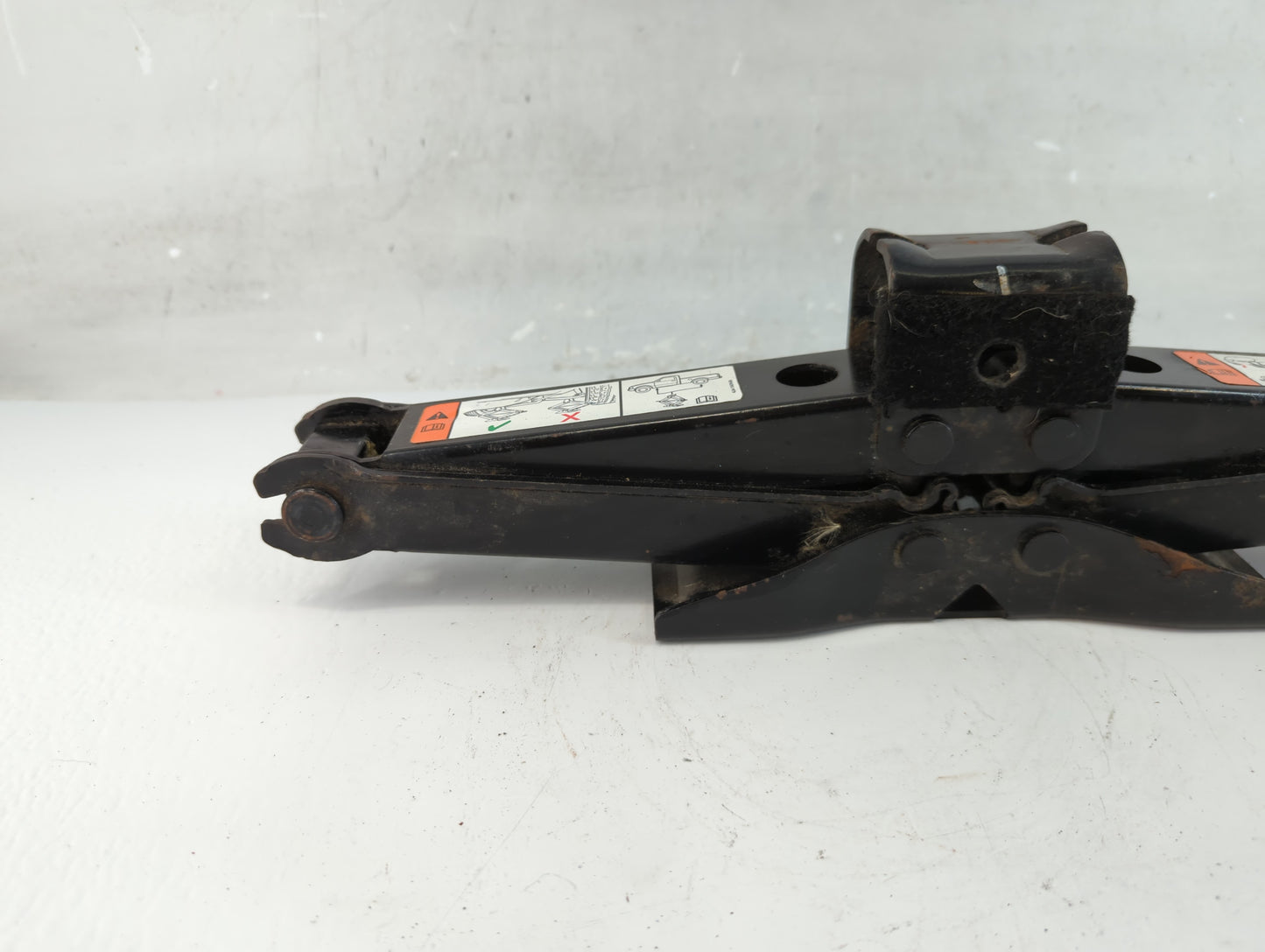 2008 Ford F-150 Spare Scissor Car Jack 1081840 - Oemusedautoparts1.com