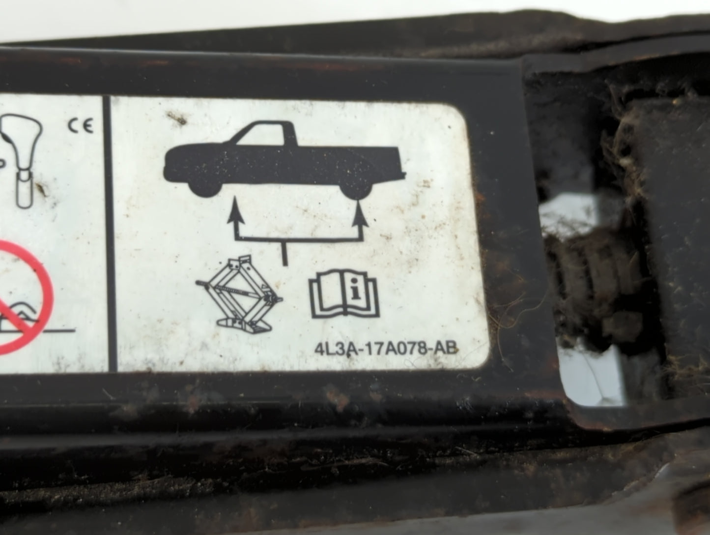 2008 Ford F-150 Spare Scissor Car Jack 1081840 - Oemusedautoparts1.com
