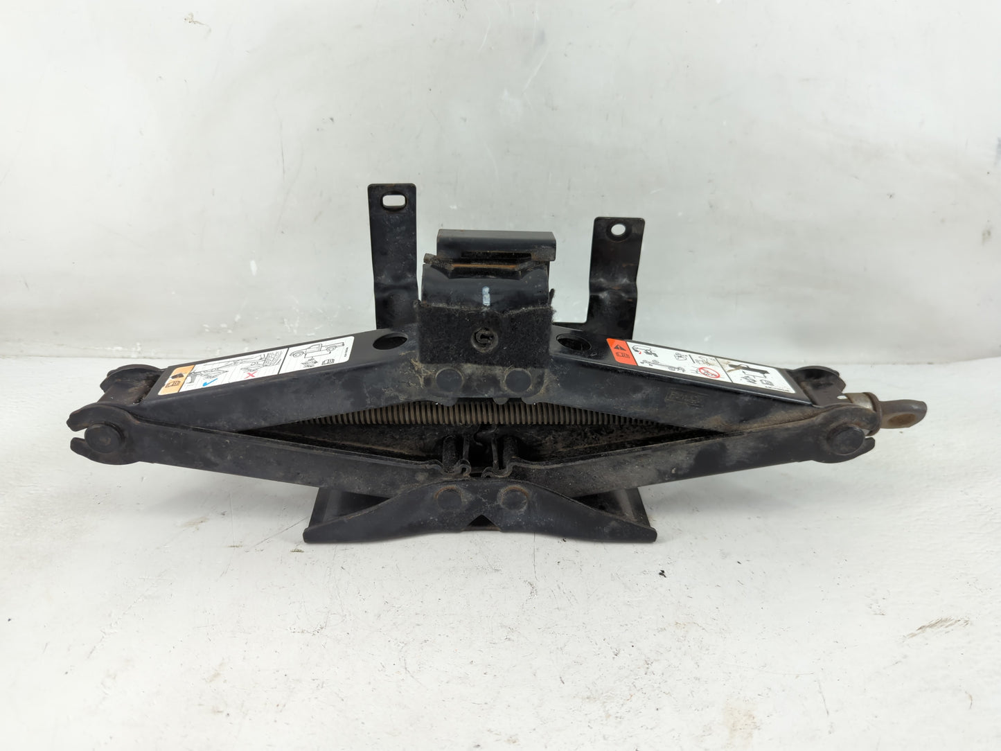 2008 Ford F-150 Spare Scissor Car Jack - Oemusedautoparts1.com