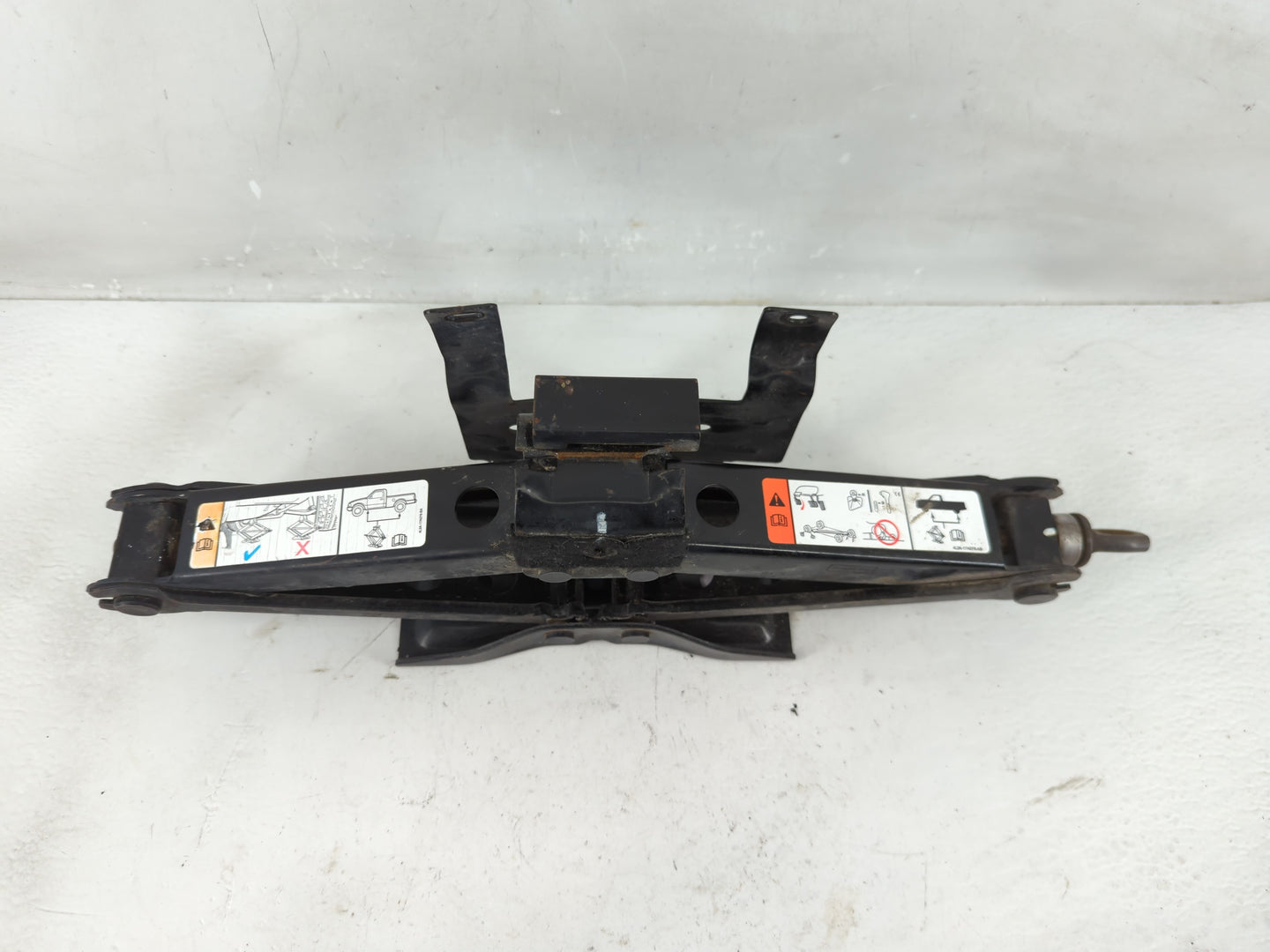 2008 Ford F-150 Spare Scissor Car Jack - Oemusedautoparts1.com