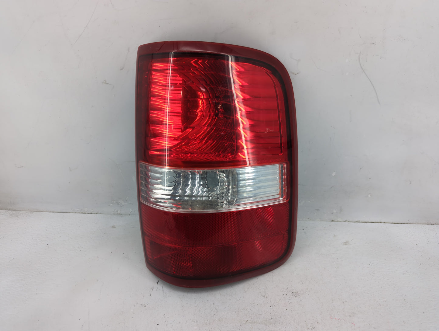 2004-2009 Ford F-150 Tail Light Assembly Passenger Right OEM Fits Fits 2004 2005 2006 2007 2008 2009 OEM Used Auto Parts - O