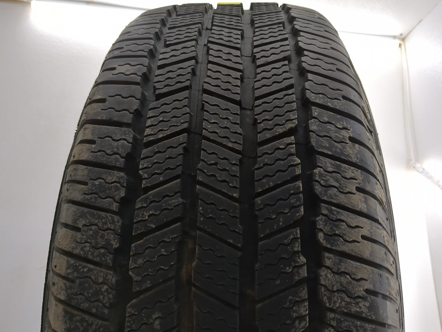 Used Tire 265/60R18 MICHELIN DEFENDER LTX M/S2 114H - Tread Depth 10/32 - Oemusedautoparts1.com