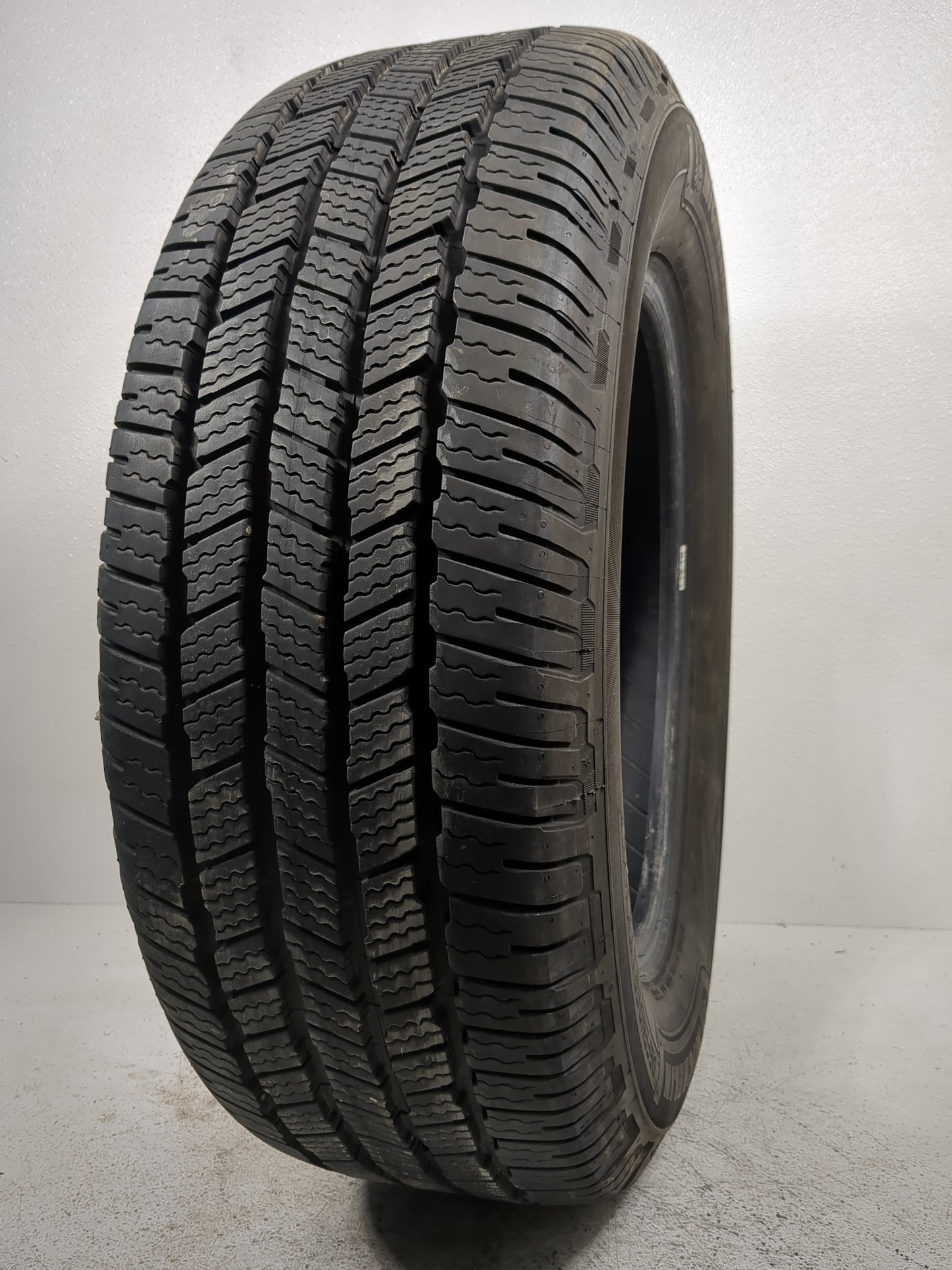Used Tire 265/60R18 MICHELIN DEFENDER LTX M/S2 114H - Tread Depth 10/32 - Oemusedautoparts1.com