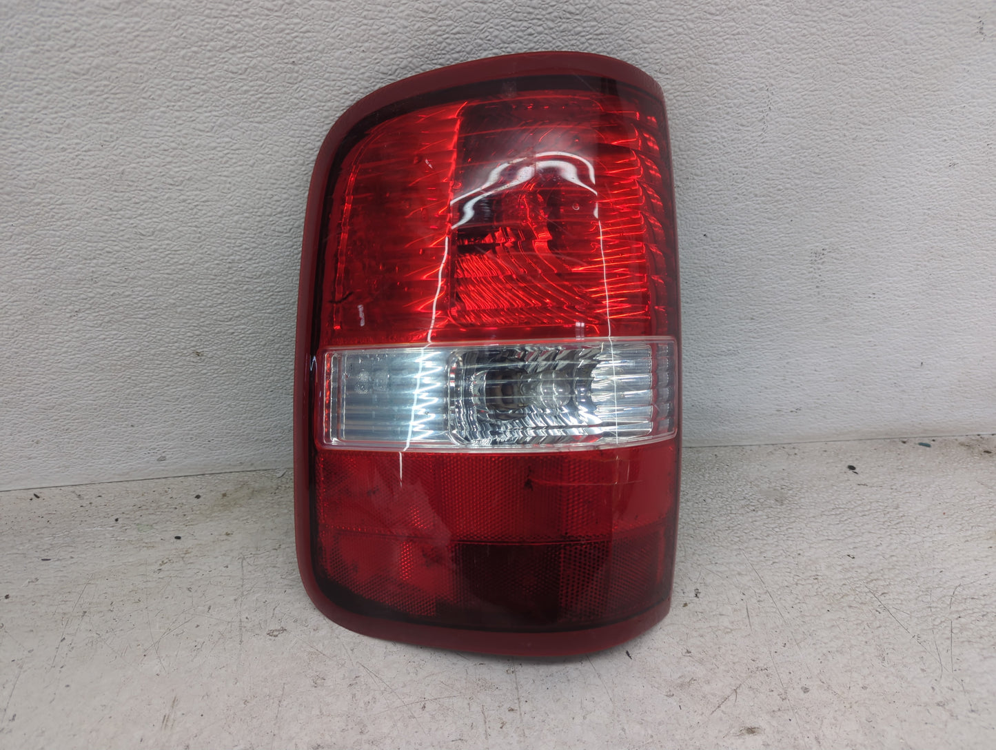 2004-2008 Ford F-150 Tail Light Assembly Driver Left OEM P/N:4L34-13B505-A Fits Fits 2004 2005 2006 2007 2008 OEM Used Auto 