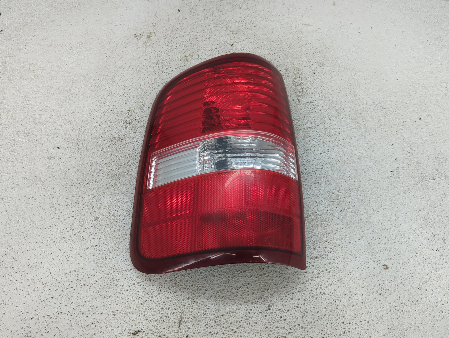 2004-2008 Ford F-150 Tail Light Assembly Driver Left OEM P/N:6L34-13B505-B 6L34-13B505-A Fits Fits 2004 2005 2006 2007 2008 