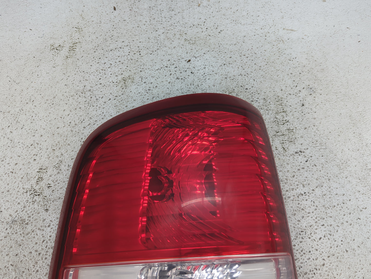 2004-2008 Ford F-150 Tail Light Assembly Driver Left OEM P/N:6L34-13B505-B 6L34-13B505-A Fits Fits 2004 2005 2006 2007 2008 