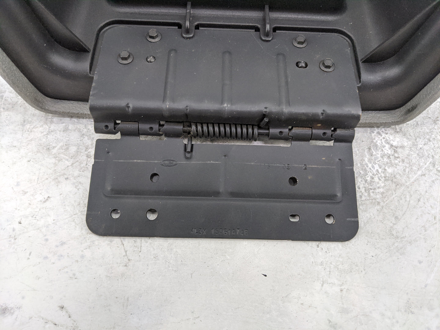 2008 Ford F-150 Center Console Armrest Cover Lid P/N:JL3X 15061A76 Fits OEM Used Auto Parts - Oemusedautoparts1.com