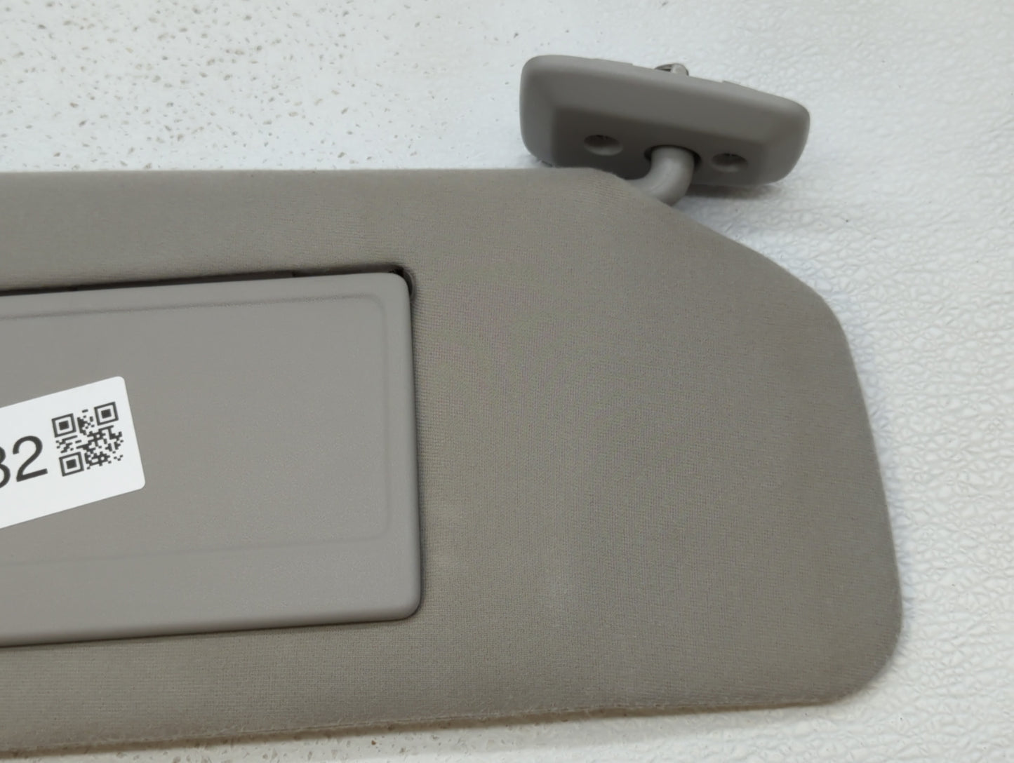 2004-2008 Ford F-150 Sun Visor Shade Replacement Passenger Right Mirror Fits Fits 2004 2005 2006 2007 2008 OEM Used Auto Par