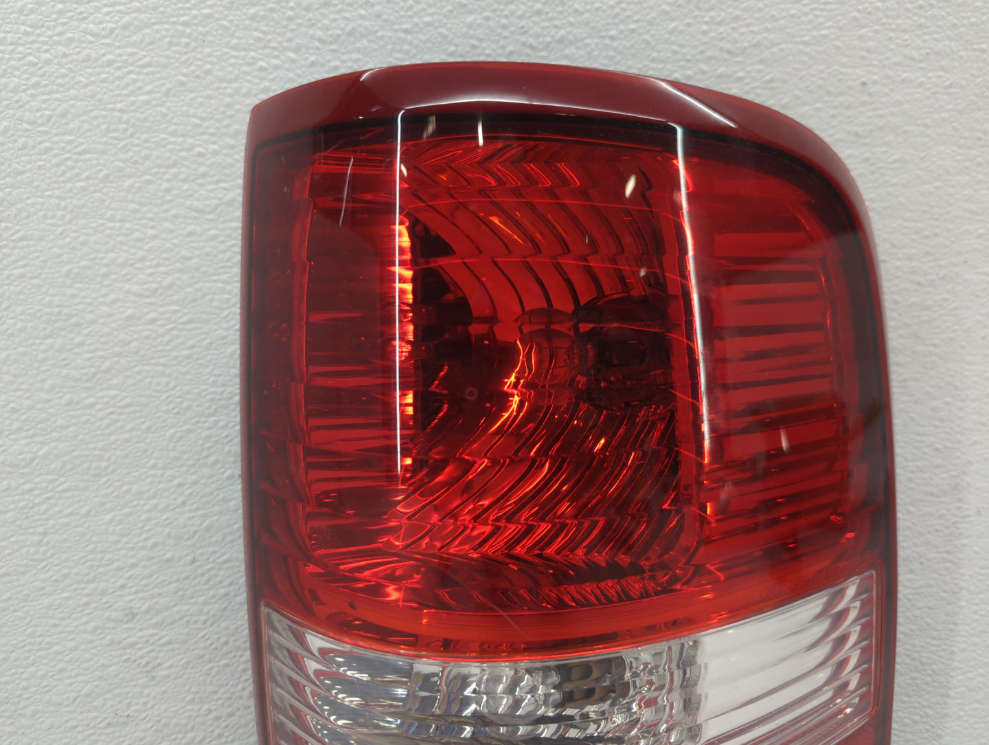 2004-2008 Ford F-150 Tail Light Assembly Passenger Right OEM P/N:5L34-13B504-C 6L34-13B504-A Fits Fits 2004 2005 2006 2007 2