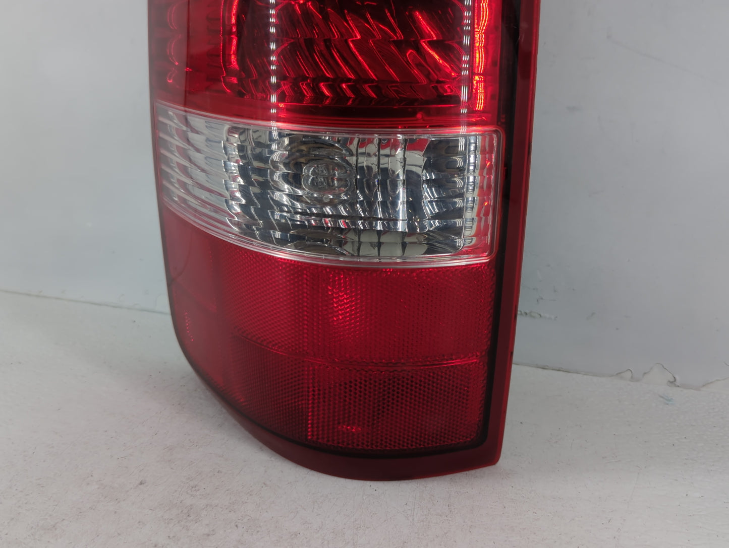 2004-2009 Ford F-150 Tail Light Assembly Driver Left OEM P/N:BL05AA23207 Fits Fits 2004 2005 2006 2007 2008 2009 OEM Used Au
