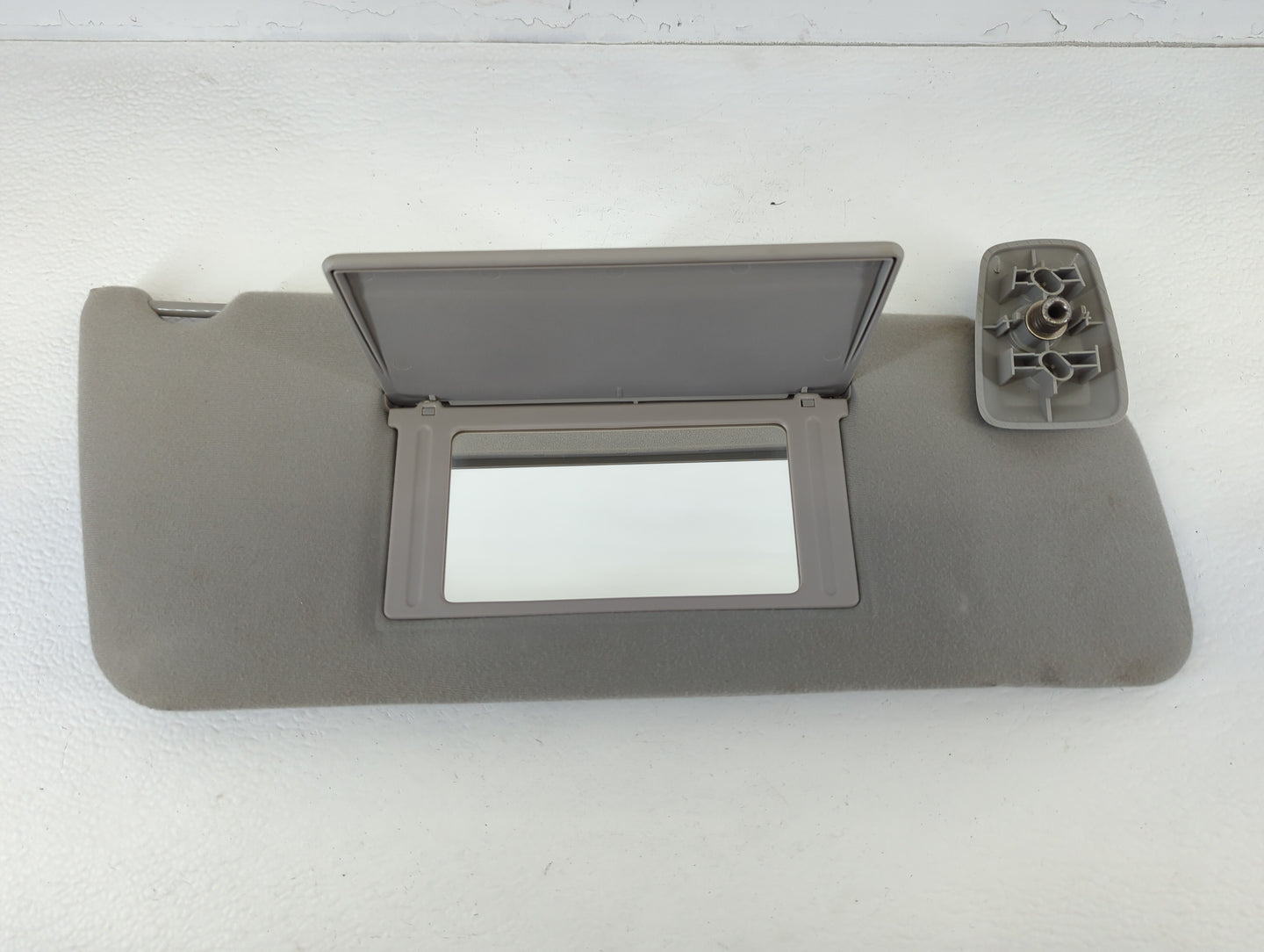 2004-2008 Ford F-150 Sun Visor Shade Replacement Passenger Right Mirror Fits Fits 2004 2005 2006 2007 2008 OEM Used Auto Par