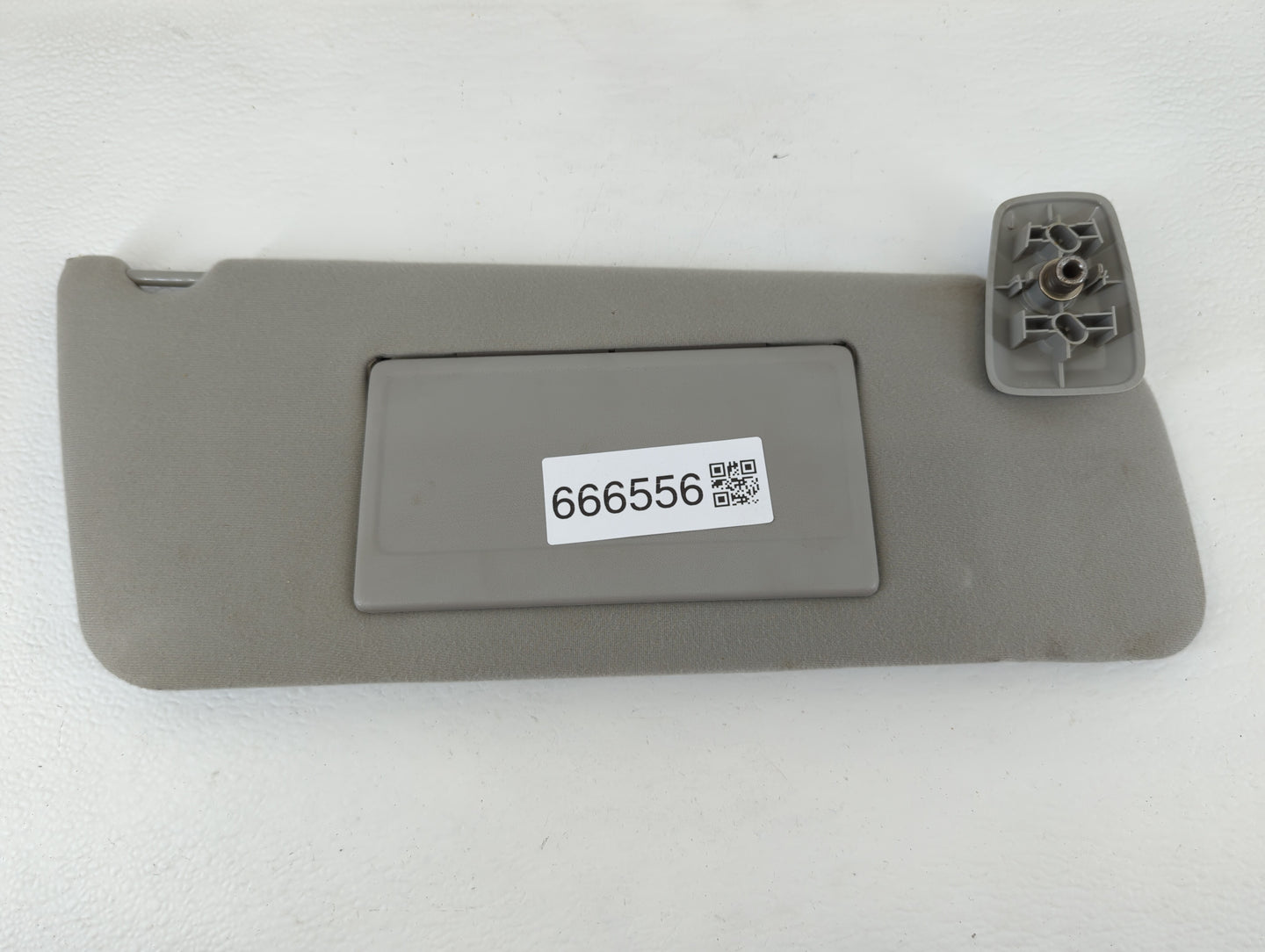 2004-2008 Ford F-150 Sun Visor Shade Replacement Passenger Right Mirror Fits Fits 2004 2005 2006 2007 2008 OEM Used Auto Par