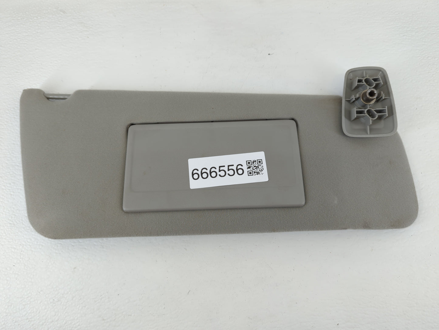 2004-2008 Ford F-150 Sun Visor Shade Replacement Passenger Right Mirror Fits Fits 2004 2005 2006 2007 2008 OEM Used Auto Par