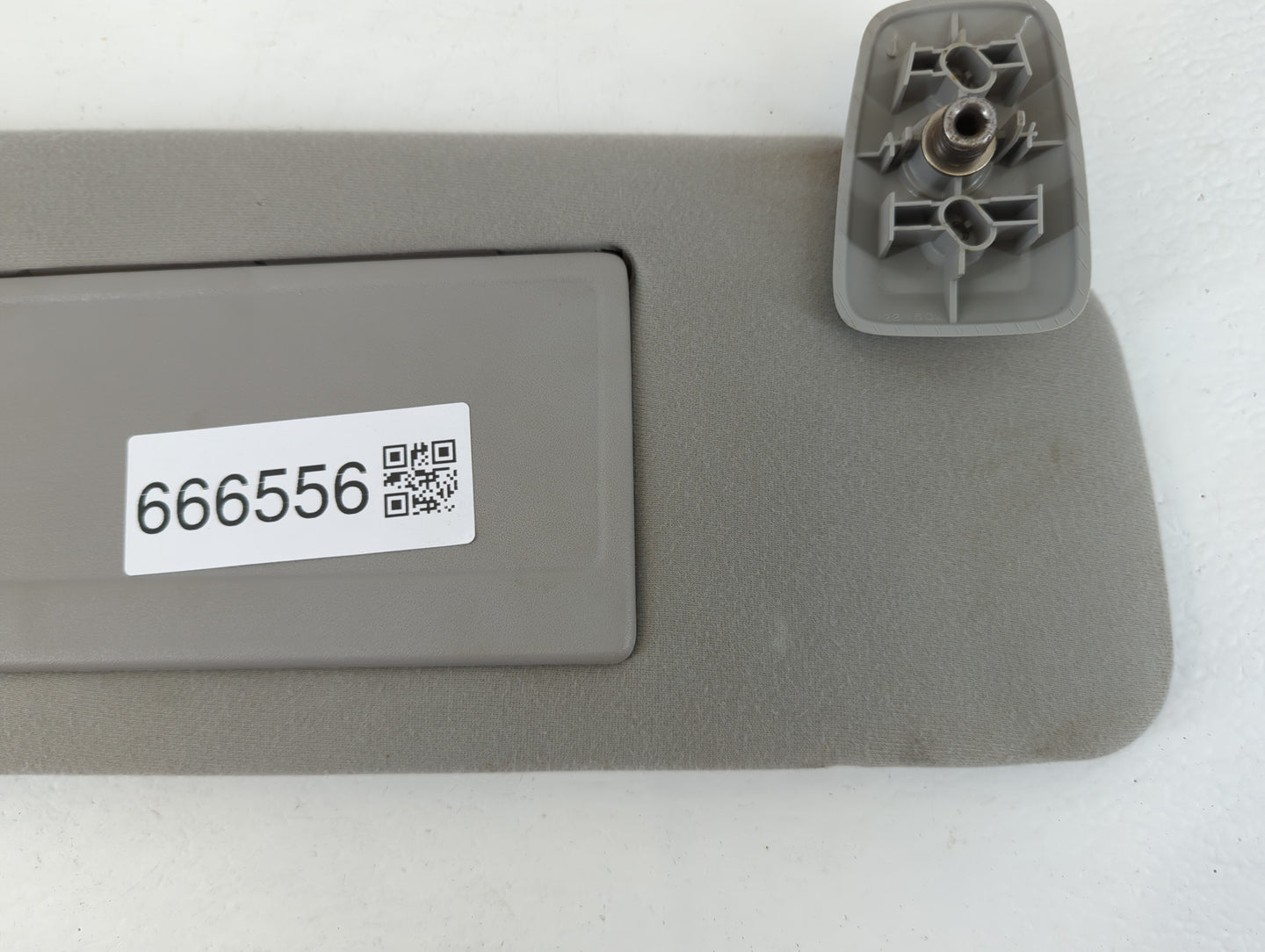 2004-2008 Ford F-150 Sun Visor Shade Replacement Passenger Right Mirror Fits Fits 2004 2005 2006 2007 2008 OEM Used Auto Par