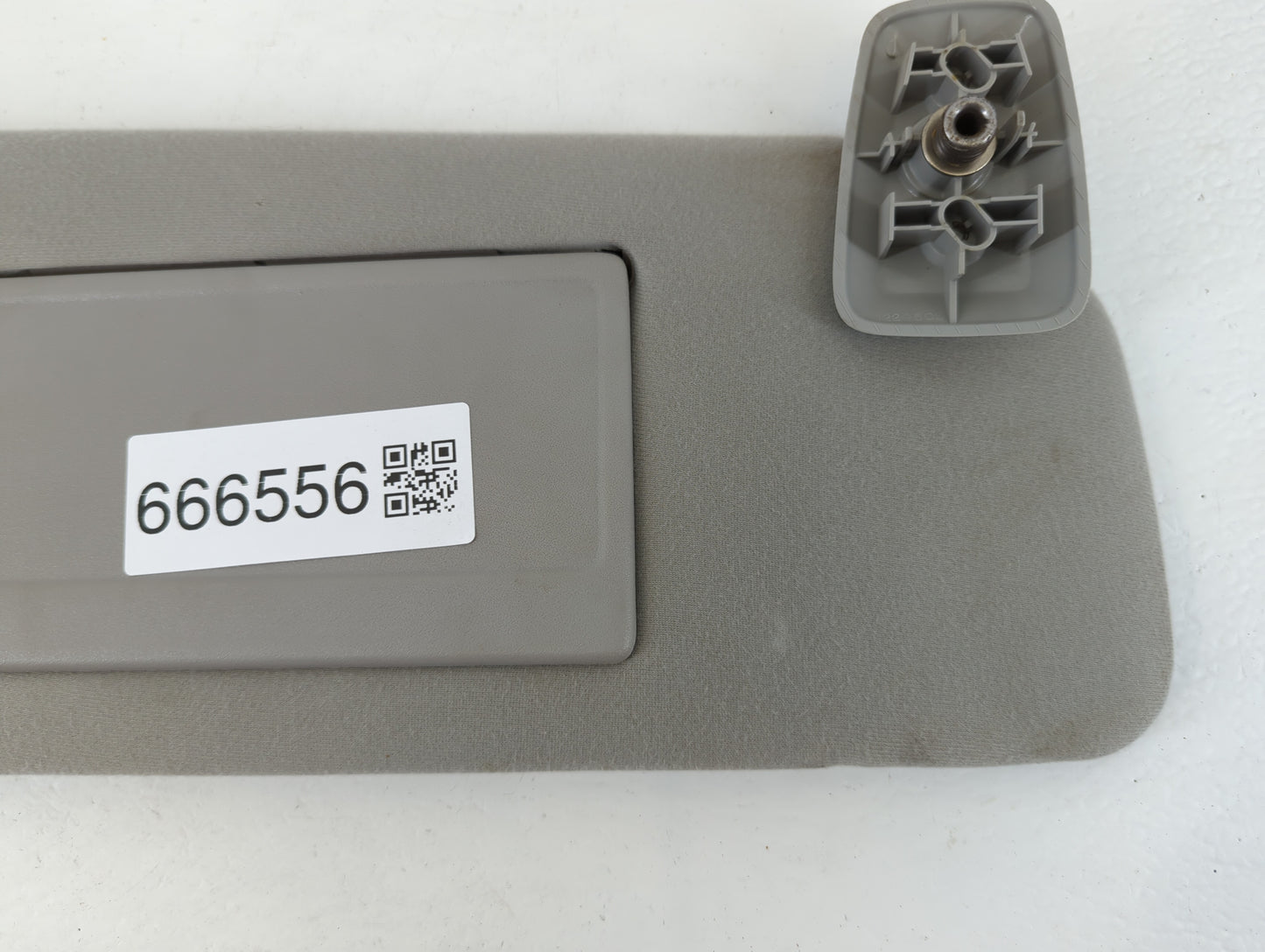 2004-2008 Ford F-150 Sun Visor Shade Replacement Passenger Right Mirror Fits Fits 2004 2005 2006 2007 2008 OEM Used Auto Par