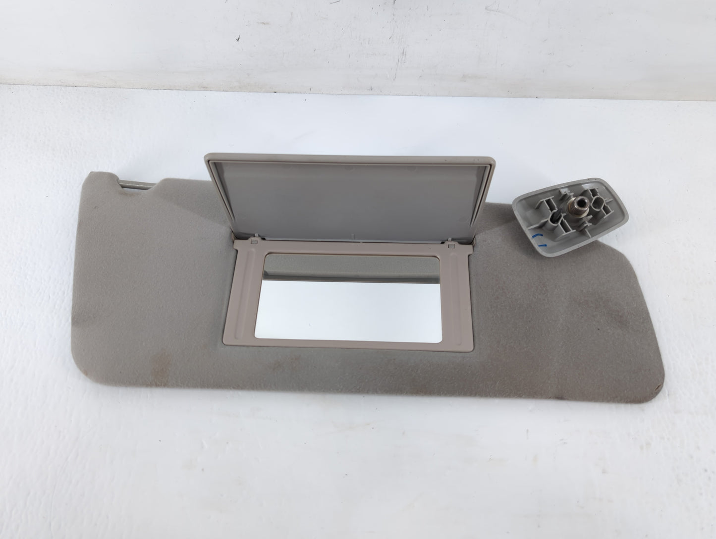 2004-2008 Ford F-150 Sun Visor Shade Replacement Passenger Right Mirror Fits Fits 2004 2005 2006 2007 2008 OEM Used Auto Par