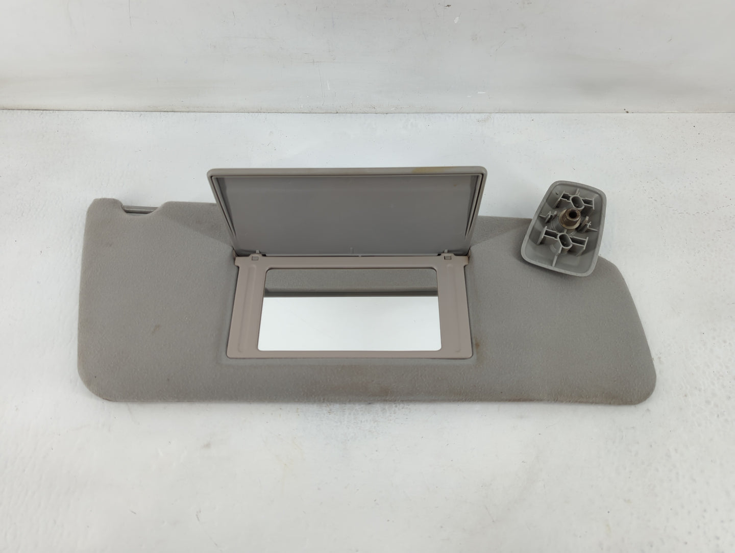 2004-2008 Ford F-150 Sun Visor Shade Replacement Passenger Right Mirror Fits Fits 2004 2005 2006 2007 2008 OEM Used Auto Par