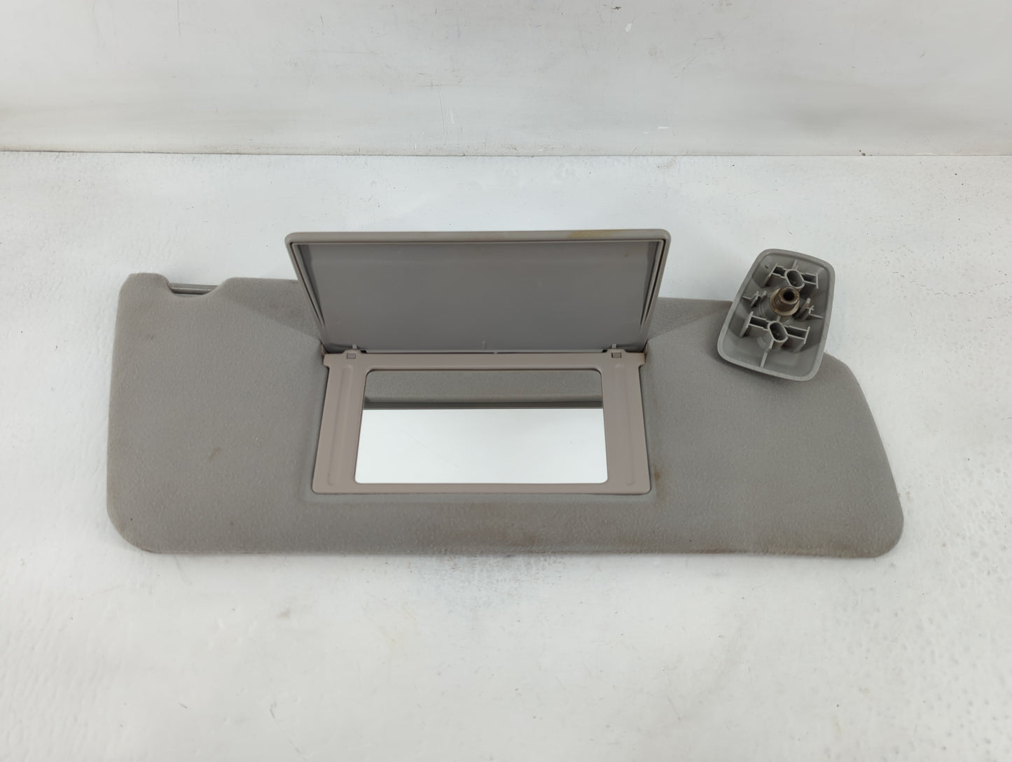2004-2008 Ford F-150 Sun Visor Shade Replacement Passenger Right Mirror Fits Fits 2004 2005 2006 2007 2008 OEM Used Auto Par