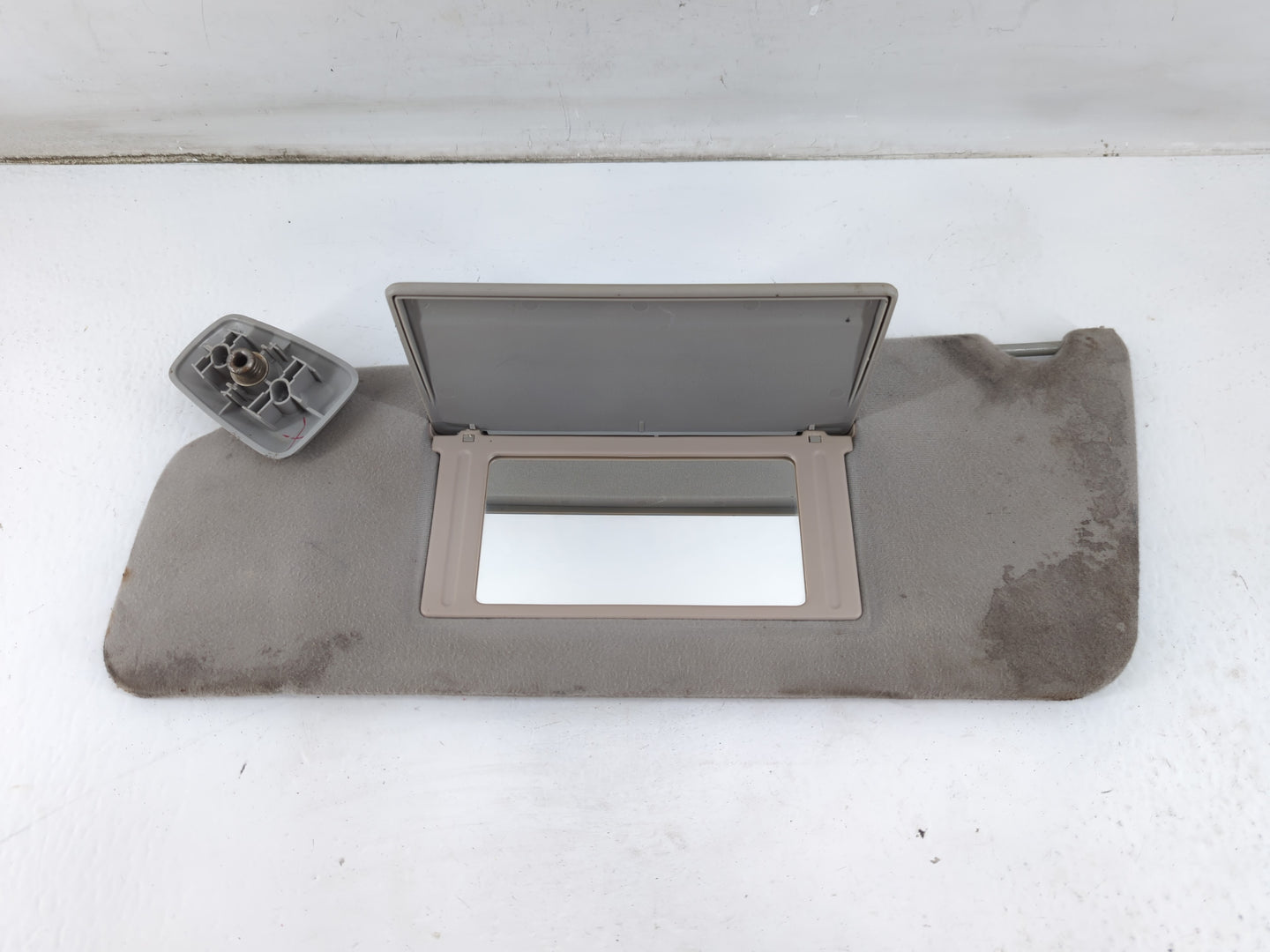 2004-2008 Ford F-150 Sun Visor Shade Replacement Passenger Right Mirror Fits Fits 2004 2005 2006 2007 2008 OEM Used Auto Par