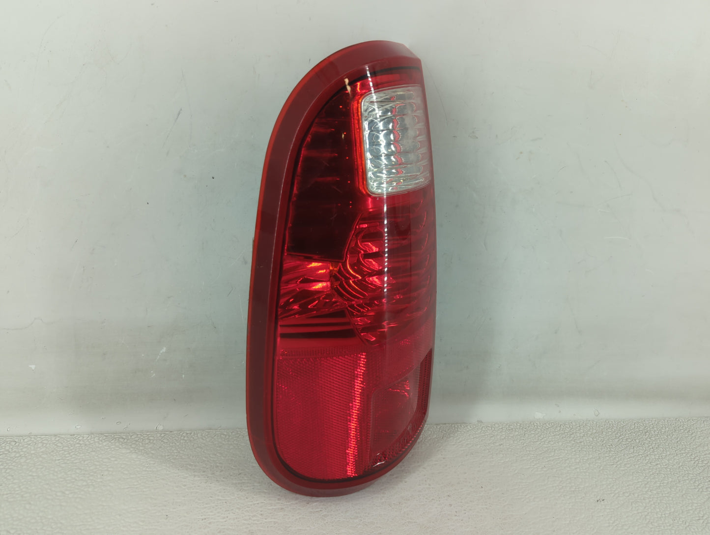 2008-2016 Ford F-250 Super Duty Tail Light Assembly Passenger Right OEM Fits Fits 2008 2009 2010 2011 2012 2013 2014 2015 20