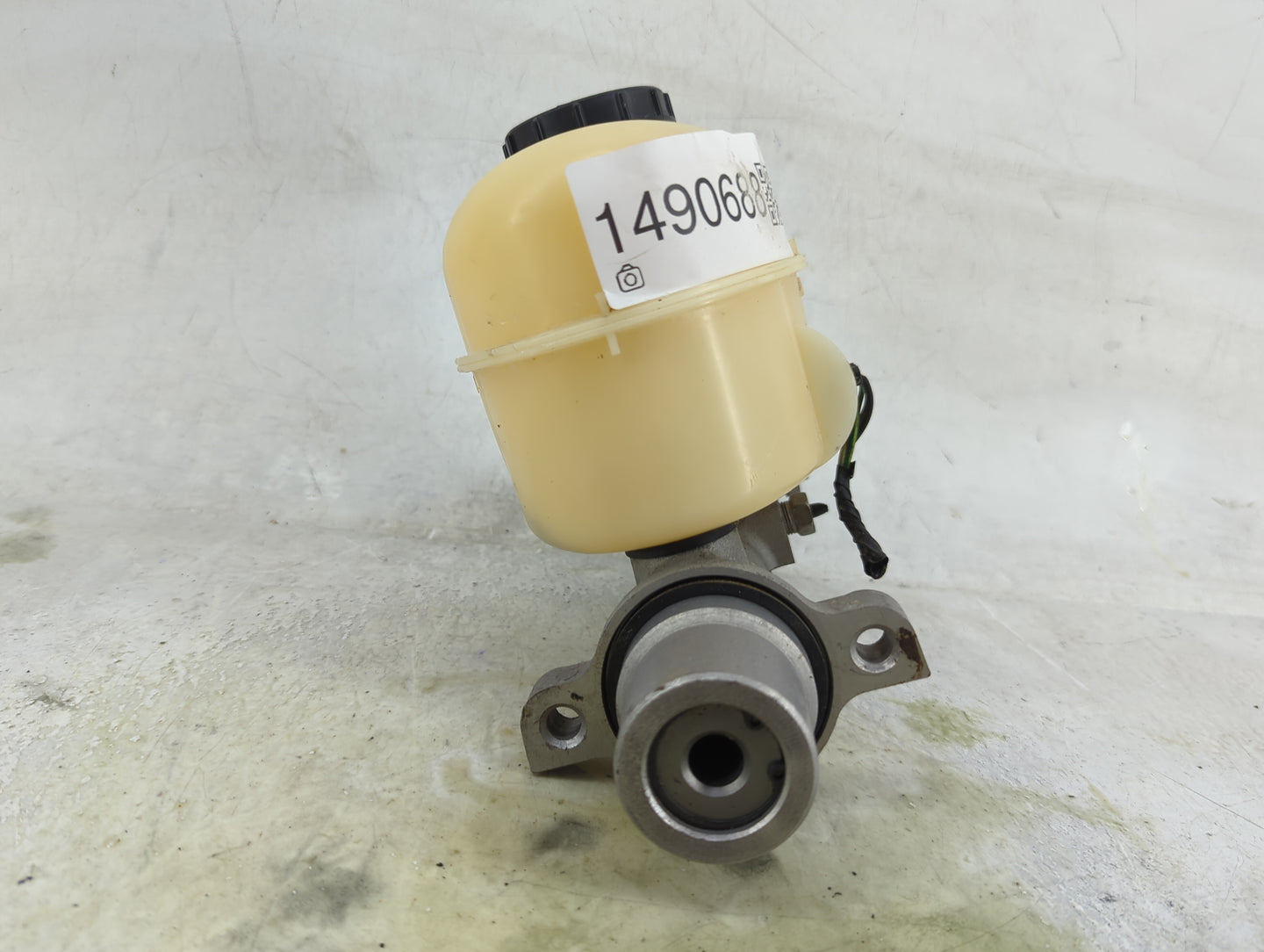 Ford F150 Brake Master Cylinder 1490688 - Oemusedautoparts1.com