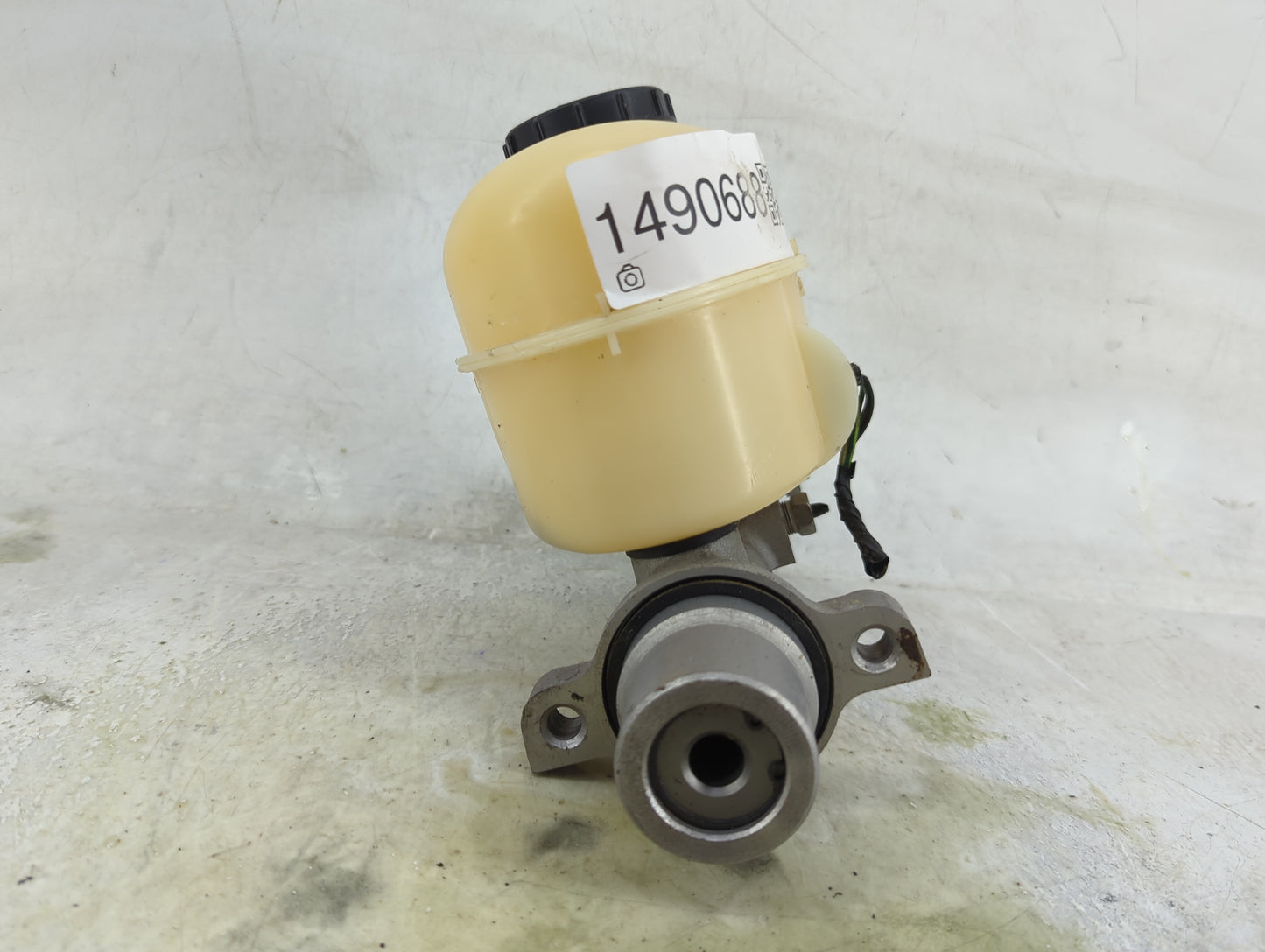 Ford F150 Brake Master Cylinder 1490688 - Oemusedautoparts1.com