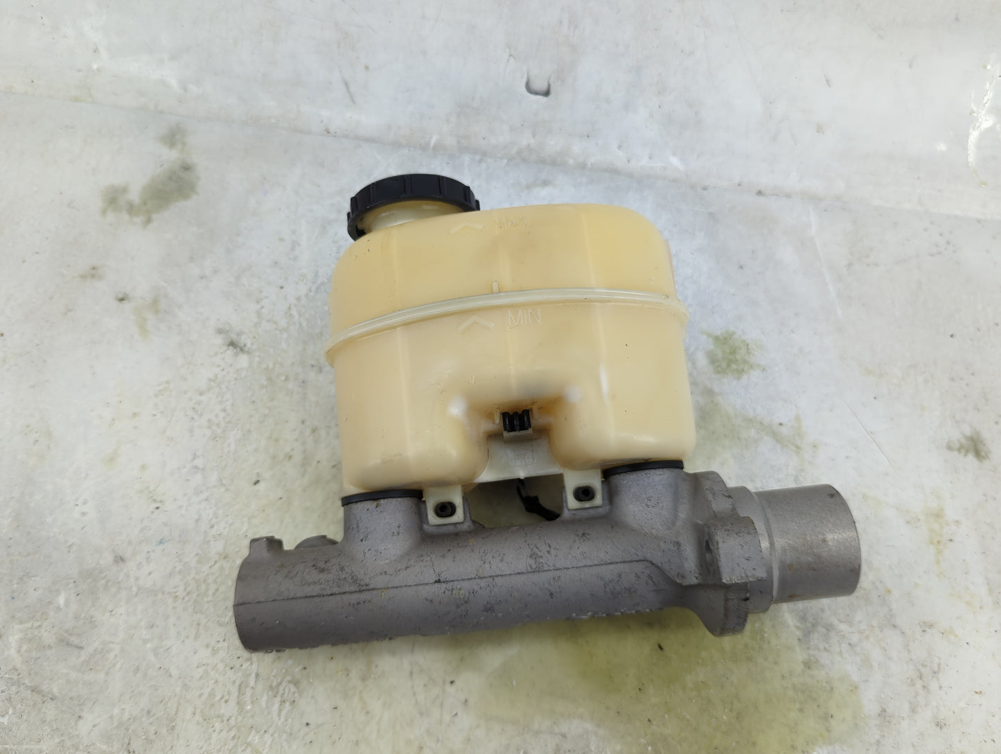 Ford F150 Brake Master Cylinder 1490688 - Oemusedautoparts1.com