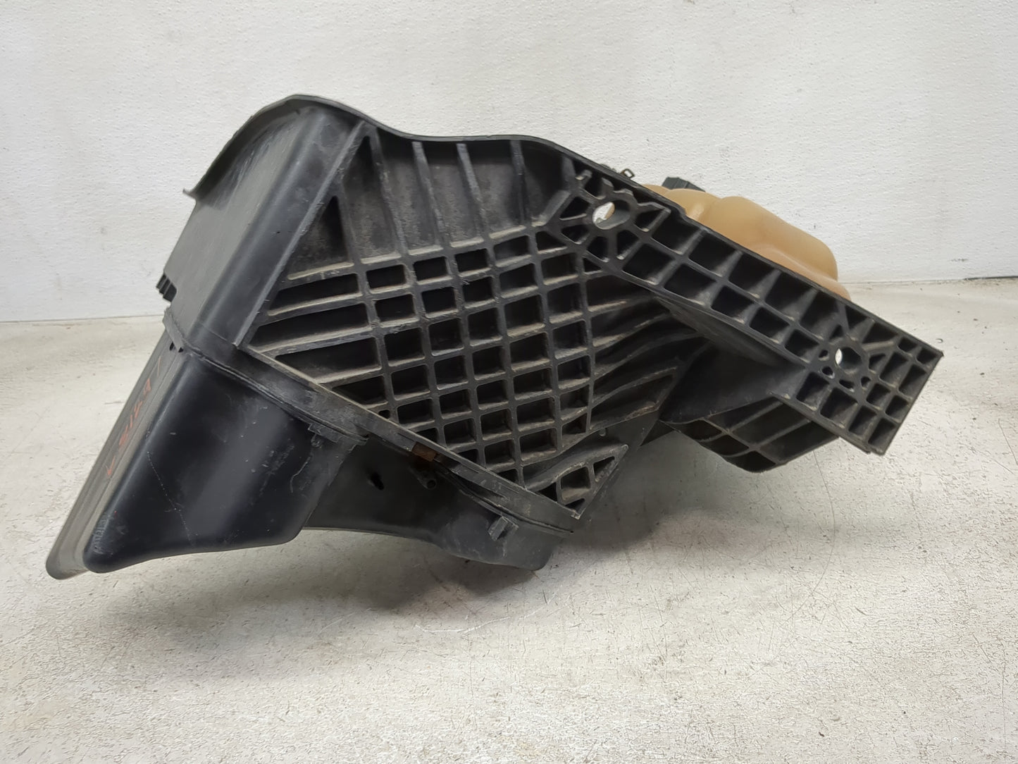 Ford F250sd Radiator Coolant Overflow Expansion Tank Bottle - Oemusedautoparts1.com
