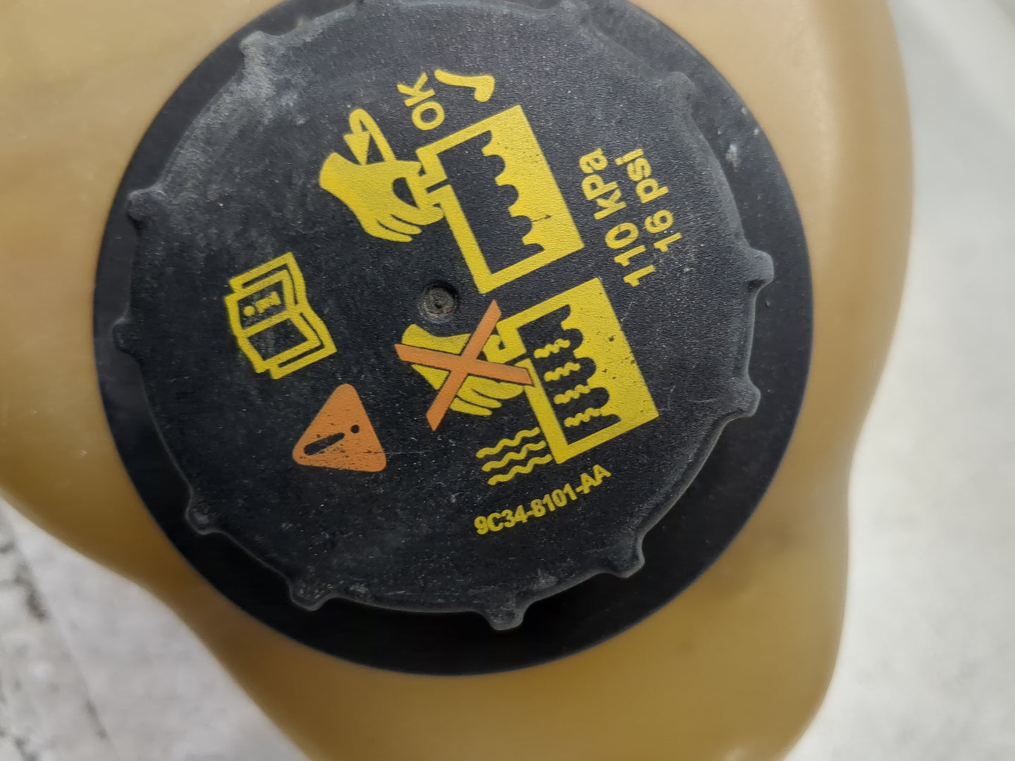 Ford F250sd Radiator Coolant Overflow Expansion Tank Bottle - Oemusedautoparts1.com