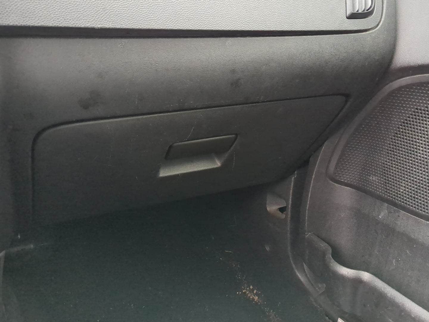 2008 Ford Focus Passenger Glove Box Door Storage Compartment 1260295 - Oemusedautoparts1.com