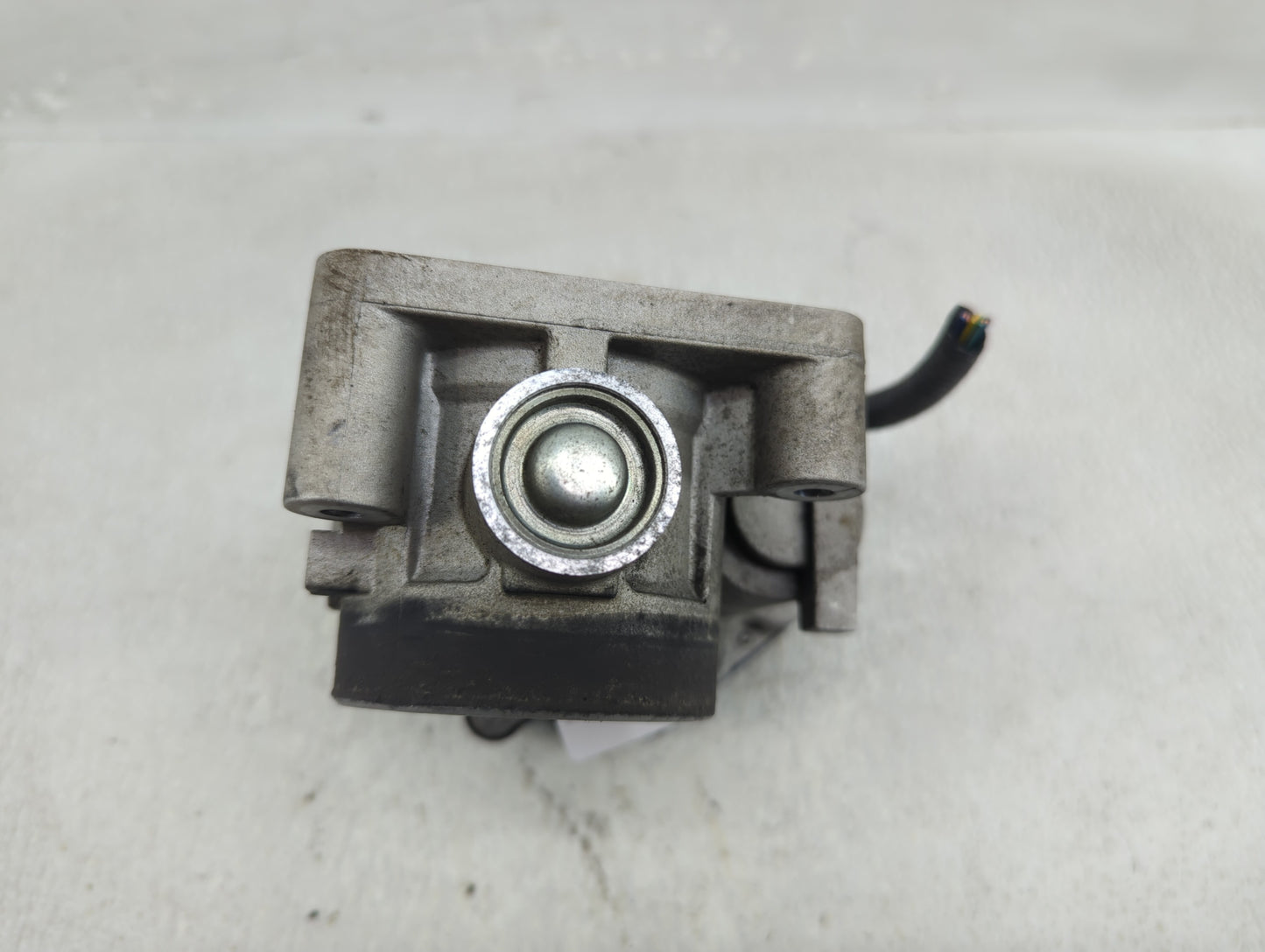 2008-2011 Ford Focus Throttle Body P/N:8S4E-9F991-AD Fits Fits 2008 2009 2010 2011 2012 2013 OEM Used Auto Parts - Oemusedau