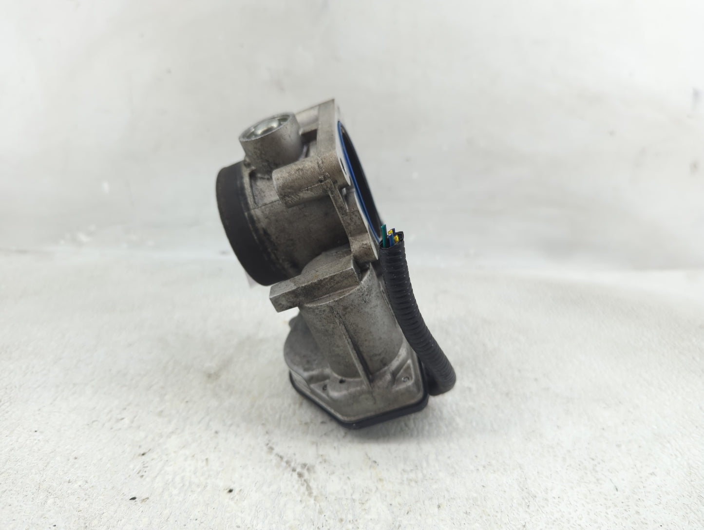 2008-2011 Ford Focus Throttle Body P/N:8S4E-9F991-AD Fits Fits 2008 2009 2010 2011 2012 2013 OEM Used Auto Parts - Oemusedau