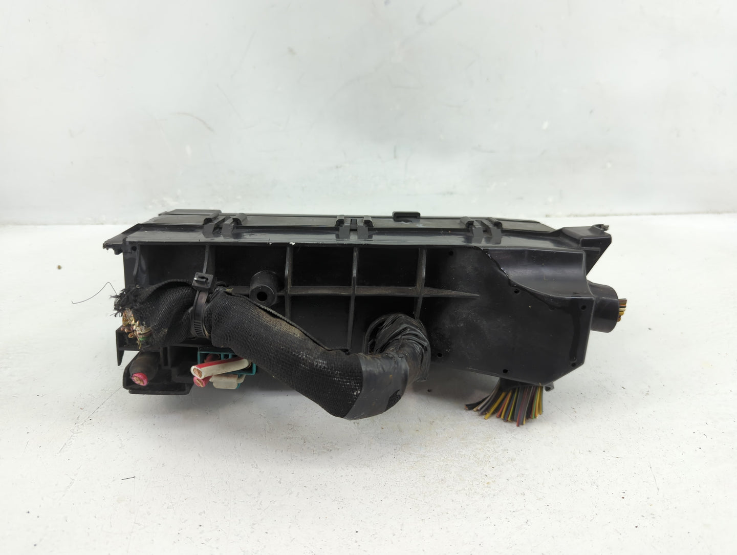 2008-2011 Ford Focus Fusebox Fuse Box Panel Relay Module P/N:3B01A0101 Fits Fits 2008 2009 2010 2011 OEM Used Auto Parts - O