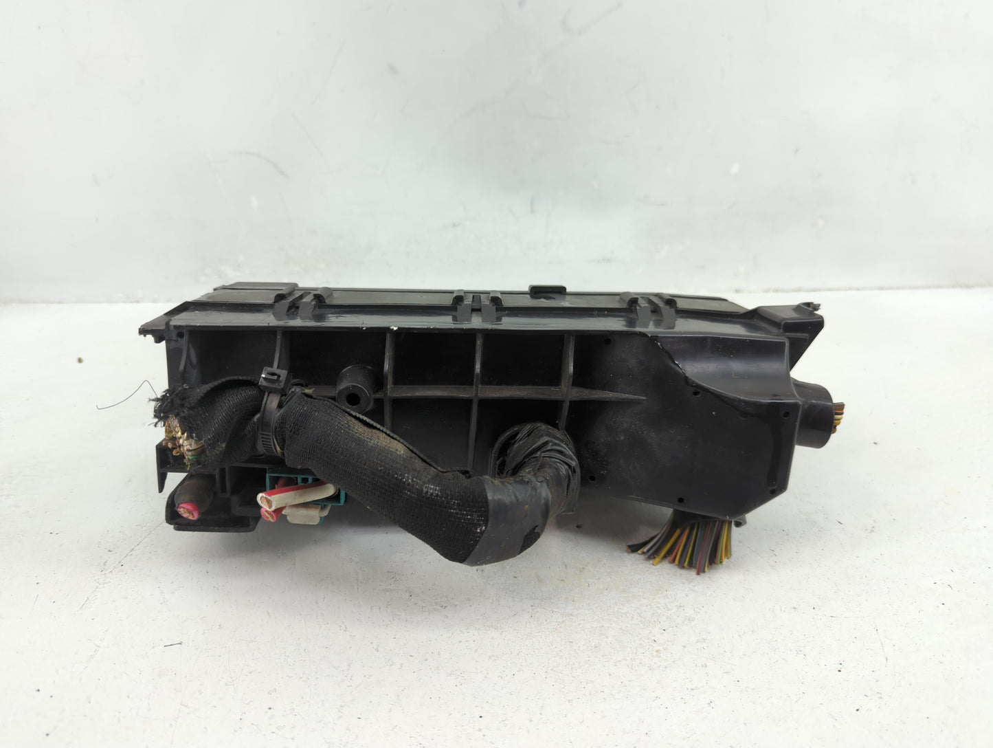2008-2011 Ford Focus Fusebox Fuse Box Panel Relay Module P/N:3B01A0101 Fits Fits 2008 2009 2010 2011 OEM Used Auto Parts - O