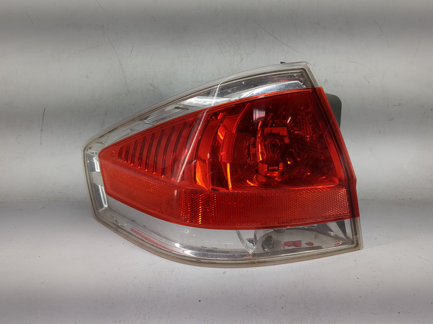 2008-2011 Ford Focus Tail Light Assembly Passenger Right OEM P/N:8S43-13B505-A 9S43-13B505-A/B Fits Fits 2008 2009 2010 2011