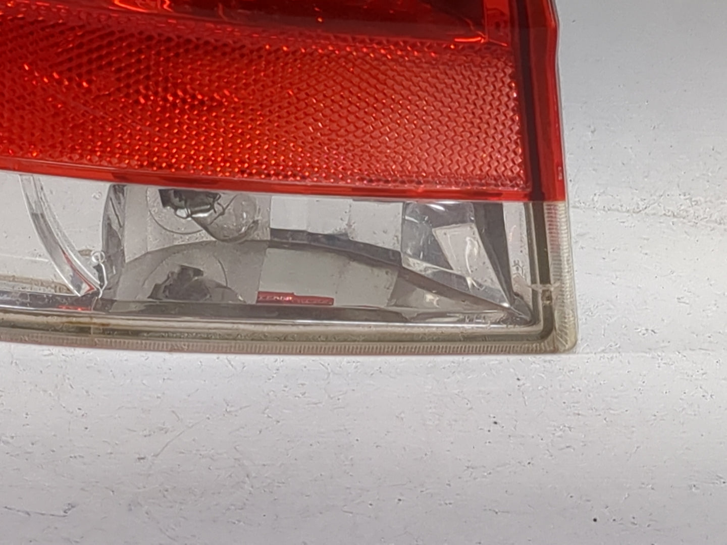 2008-2011 Ford Focus Tail Light Assembly Passenger Right OEM P/N:8S43-13B505-A 9S43-13B505-A/B Fits Fits 2008 2009 2010 2011