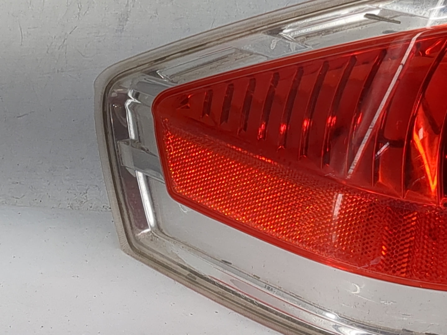 2008-2011 Ford Focus Tail Light Assembly Passenger Right OEM P/N:8S43-13B505-A 9S43-13B505-A/B Fits Fits 2008 2009 2010 2011