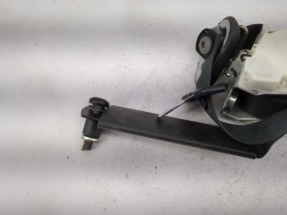 2008-2009 Ford Focus Driver Front Seatbelt Retractor Black - Oemusedautoparts1.com