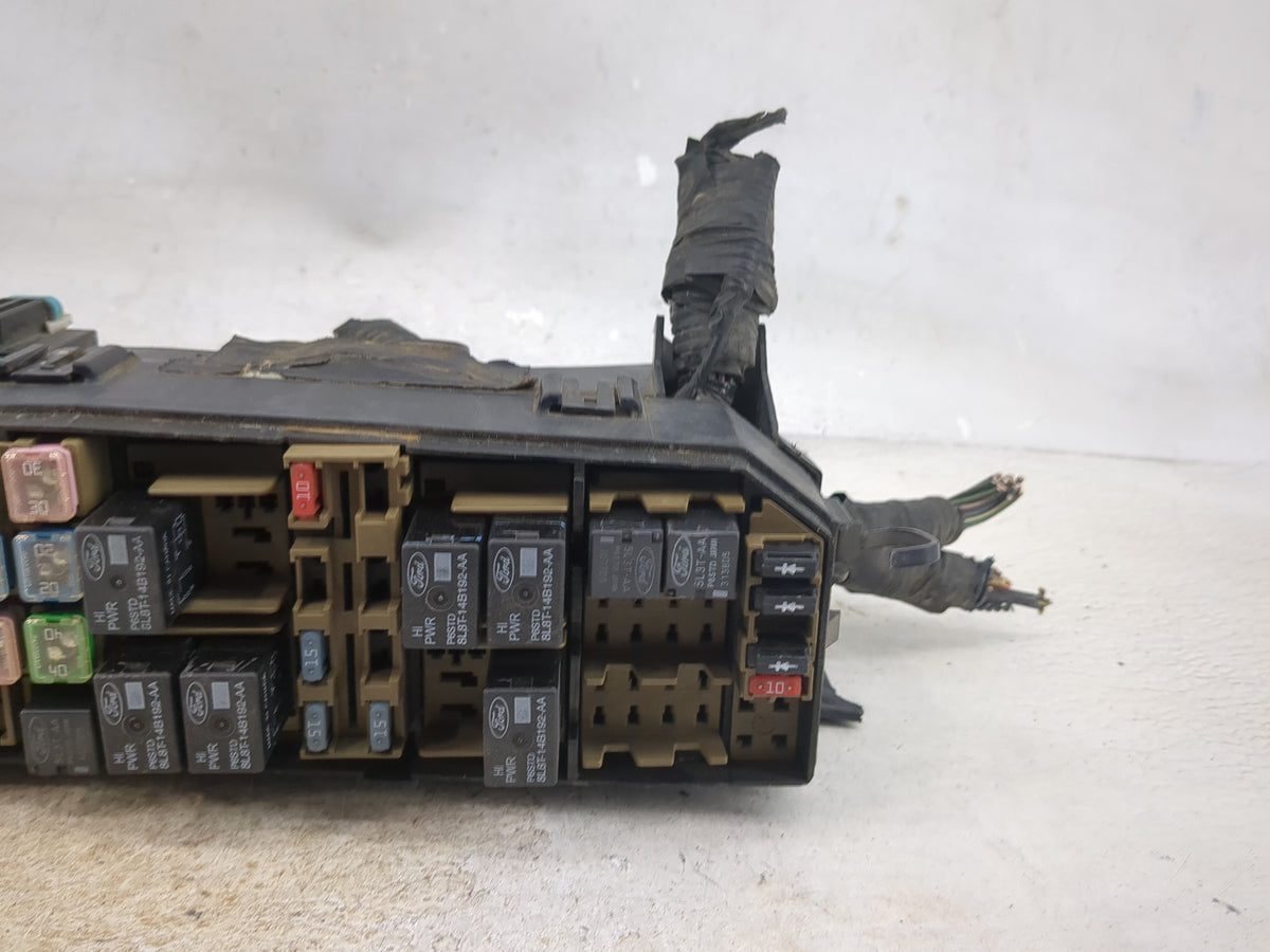 2008-2018 Ford Focus Fusebox Fuse Box Relay Module Tipm 8s4t-14a003ac - Oemusedautoparts1.com