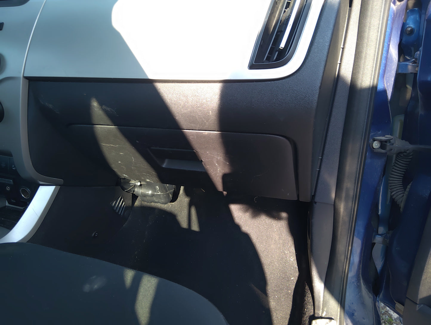 2008 Ford Focus Passenger Glove Box Door Storage Compartment 5041373 - Oemusedautoparts1.com
