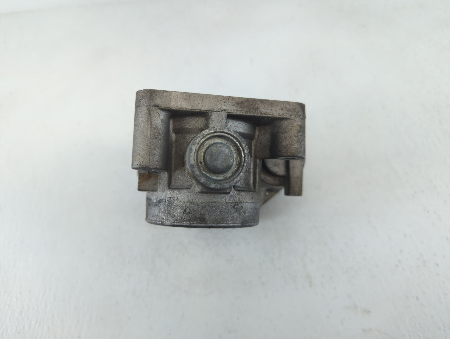2008-2011 Ford Focus Throttle Body P/N:8S4E-9F991-AD Fits Fits 2008 2009 2010 2011 2012 2013 OEM Used Auto Parts - Oemusedau