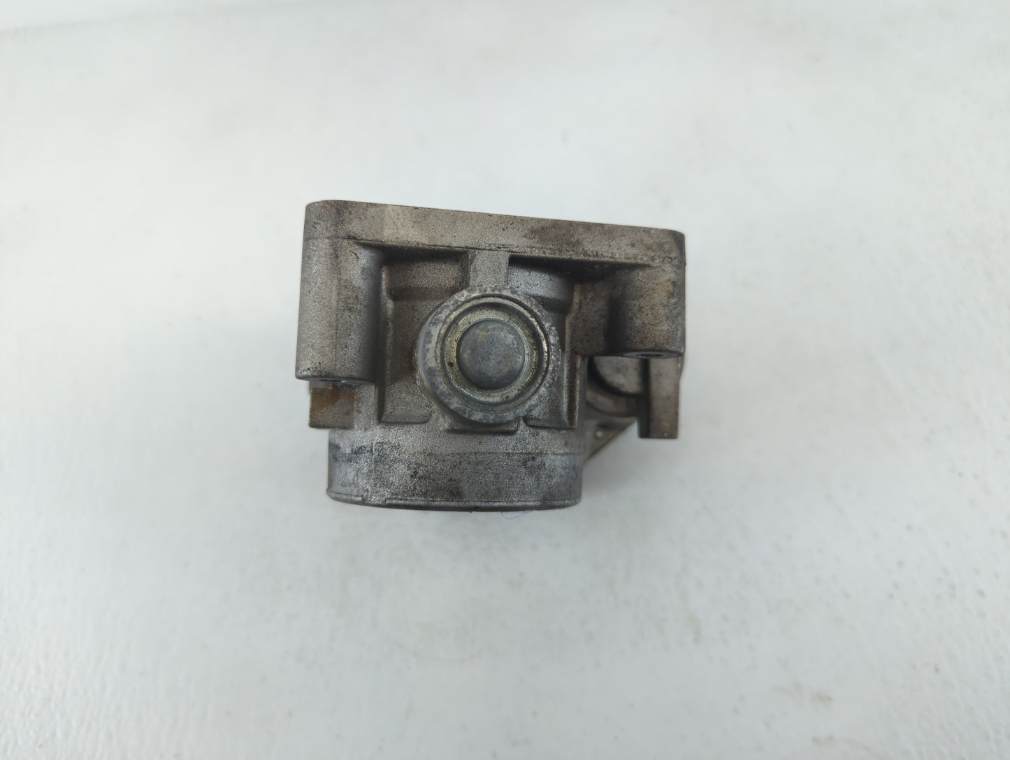 2008-2011 Ford Focus Throttle Body P/N:8S4E-9F991-AD Fits Fits 2008 2009 2010 2011 2012 2013 OEM Used Auto Parts - Oemusedau
