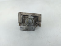 2008-2011 Ford Focus Throttle Body P/N:8S4E-9F991-AD Fits Fits 2008 2009 2010 2011 2012 2013 OEM Used Auto Parts - Oemusedau