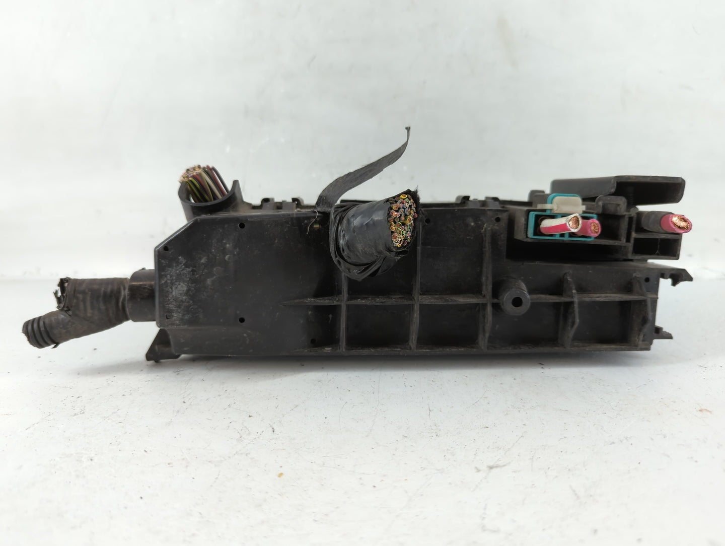 2008-2011 Ford Focus Fusebox Fuse Box Panel Relay Module P/N:3B01A0101 Fits Fits 2008 2009 2010 2011 OEM Used Auto Parts - O