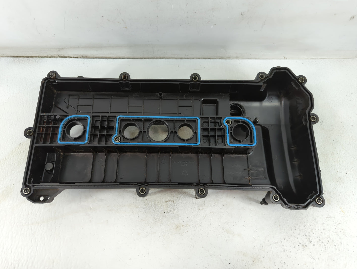 2008 Ford Focus Driver Left Cylinder Head Valve Cover P/N:4S4G-6K272-CB Fits OEM Used Auto Parts - Oemusedautoparts1.com