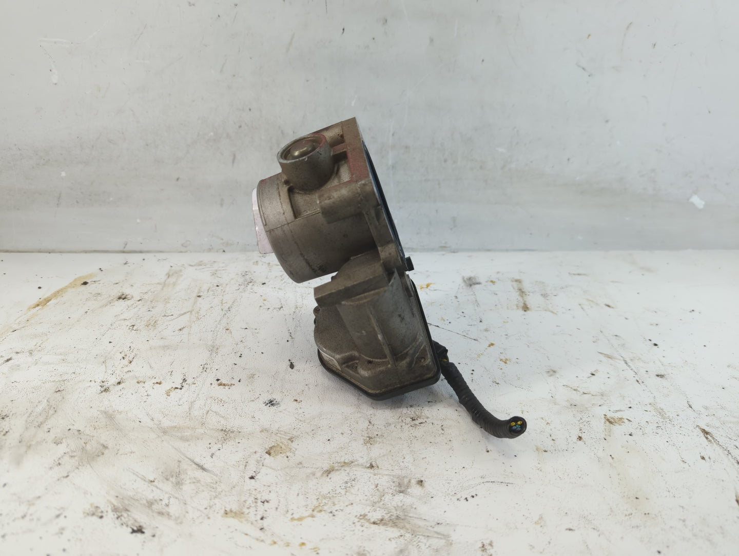 2008-2011 Ford Focus Throttle Body P/N:07314000653B 111007 3, 8S4E-AD Fits Fits 2008 2009 2010 2011 2012 2013 OEM Used Auto 