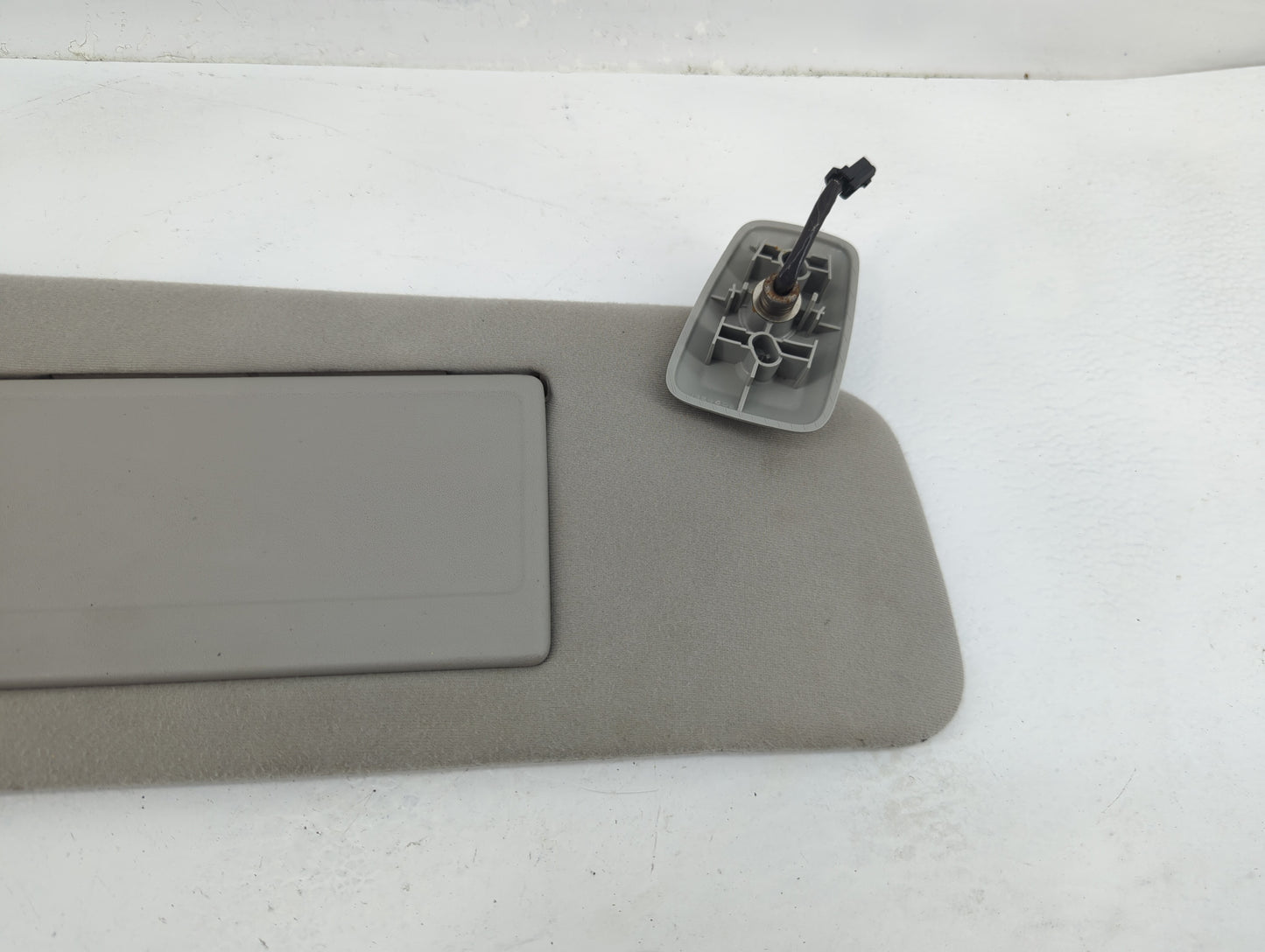 2008 Ford Ford F150 Pickup Sun Visor Shade Replacement Passenger Right Mirror Fits Fits 2004 2005 2006 2007 OEM Used Auto Pa