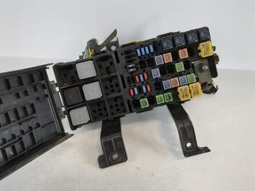 2006-2009 Ford Fusion Fusebox Fuse Box Panel Relay Module P/N:8E5T-14290-S Fits Fits 2006 2007 2008 2009 OEM Used Auto Parts