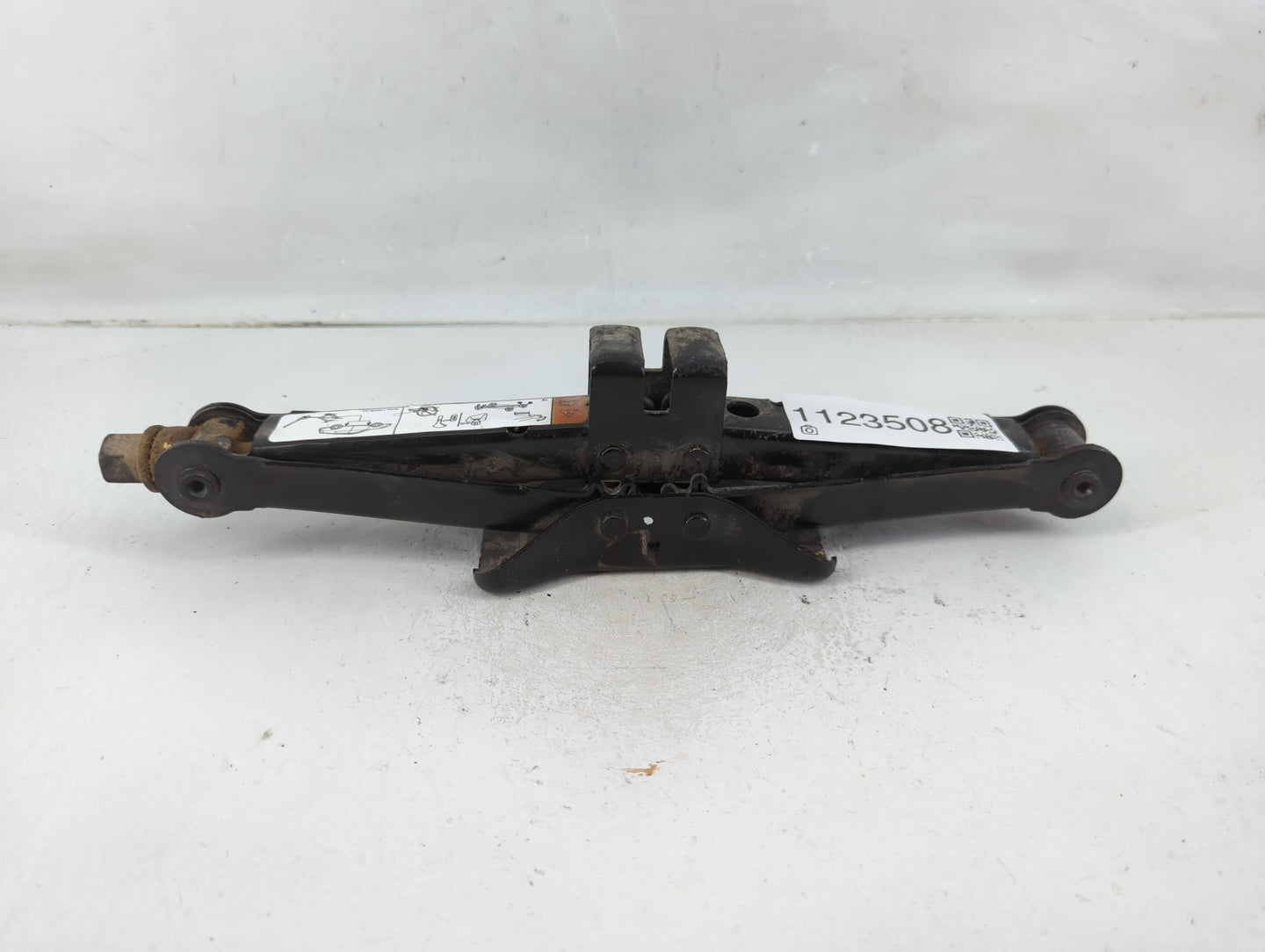 2008 Ford Fusion Spare Scissor Car Jack - Oemusedautoparts1.com
